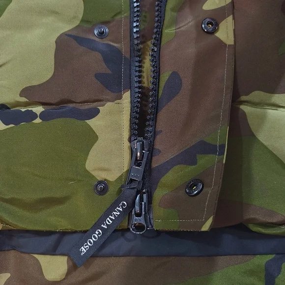 Canada Goose Waterproof And Windproof Camouflage Hooded Down Jacket - Picture 5 of 13